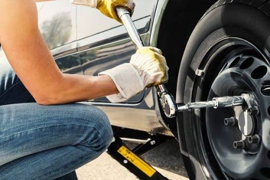 Flat tire roadside assistance